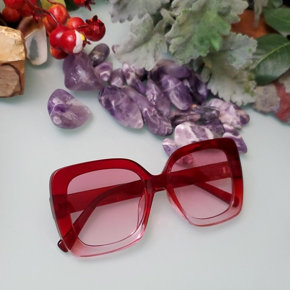 1960's inspired Square Butterfly Sunglasses - Picture 1 of 4